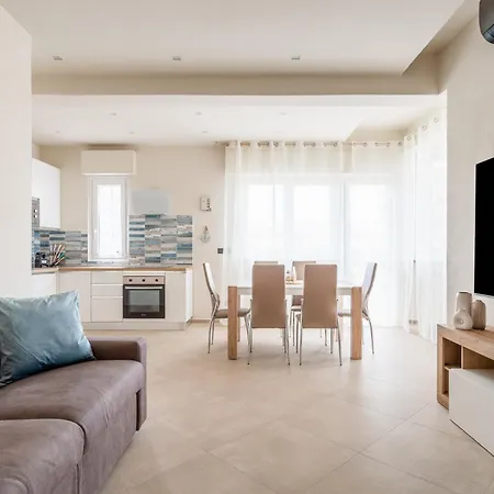 La Casa Del Sole A 50 M Dal Mare Apartment *