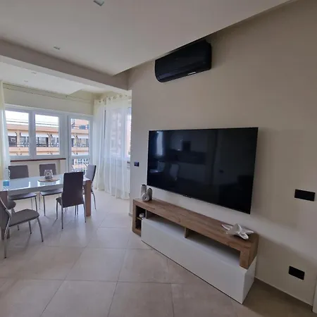 La Casa Del Sole A 50 M Dal Mare Apartment