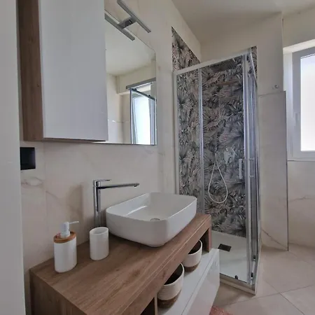 Apartment La Casa Del Sole A 50 M Dal Mare Lido di Camaiore